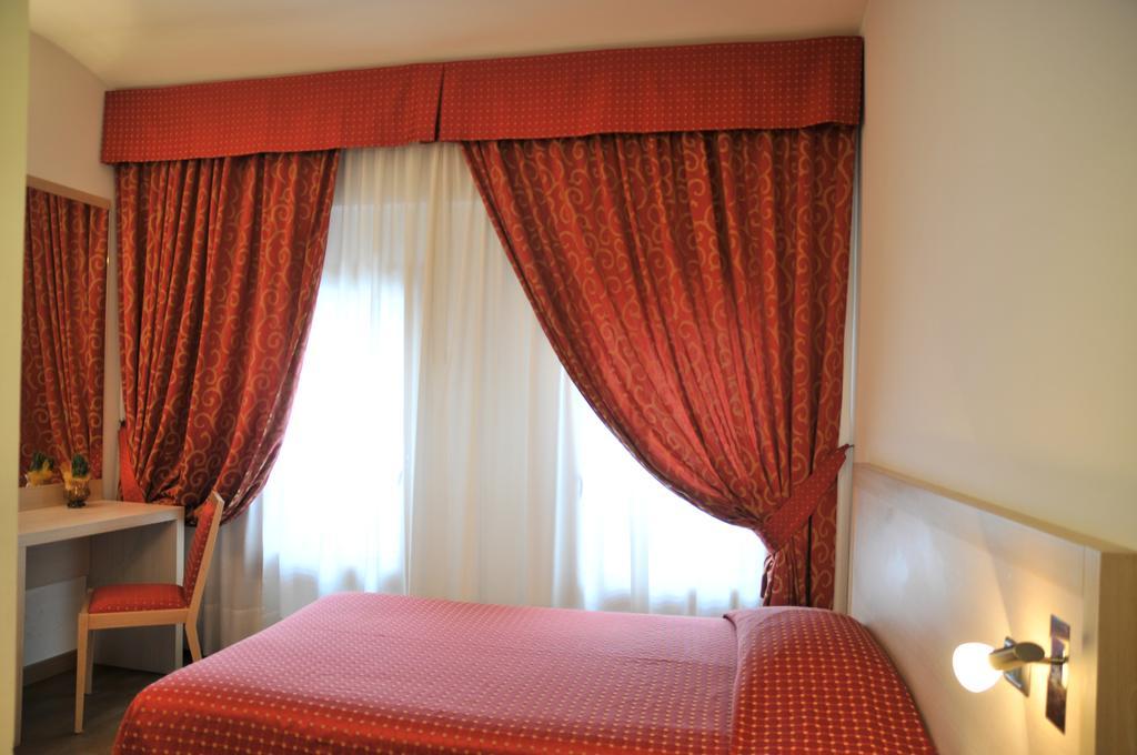 Hotel 5 Colonne Mirano Exteriör bild